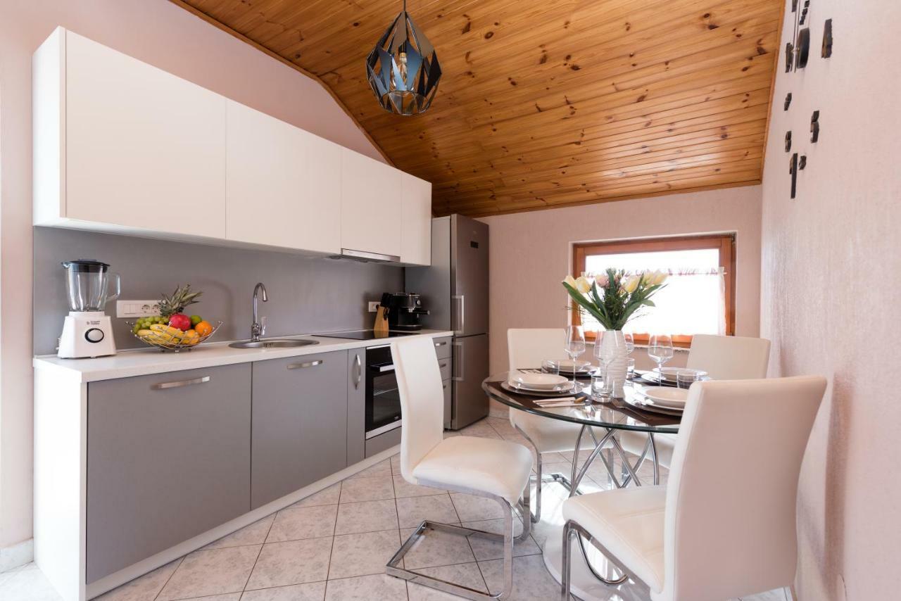 Lola Apartment Veprinac Екстериор снимка