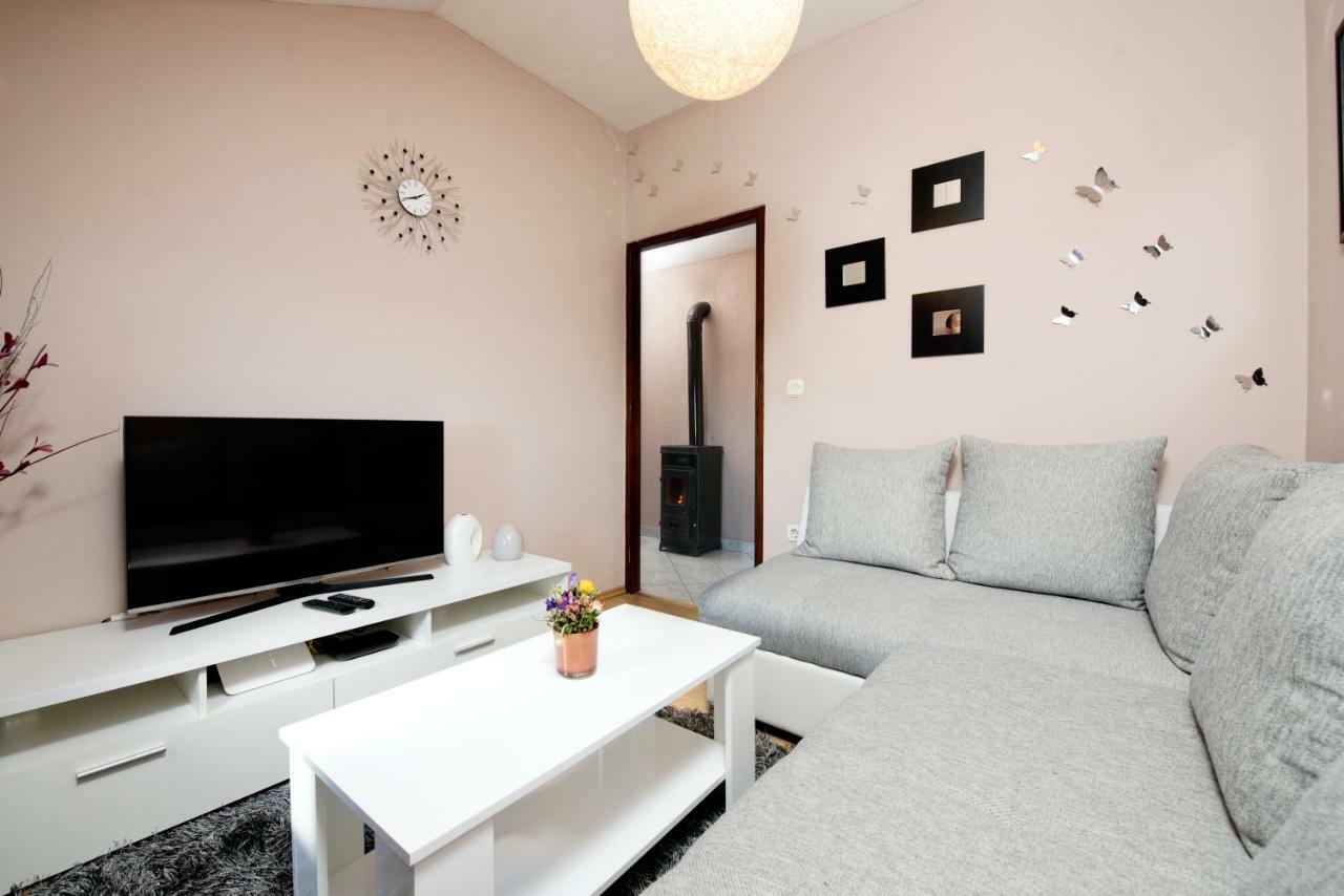 Lola Apartment Veprinac Екстериор снимка