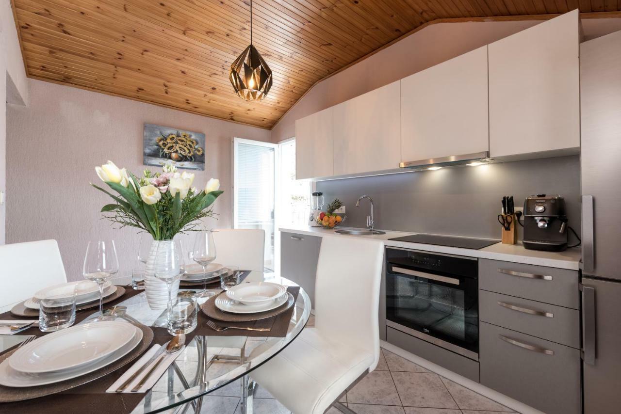 Lola Apartment Veprinac Екстериор снимка